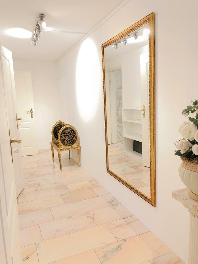 Apartment F10 Roth